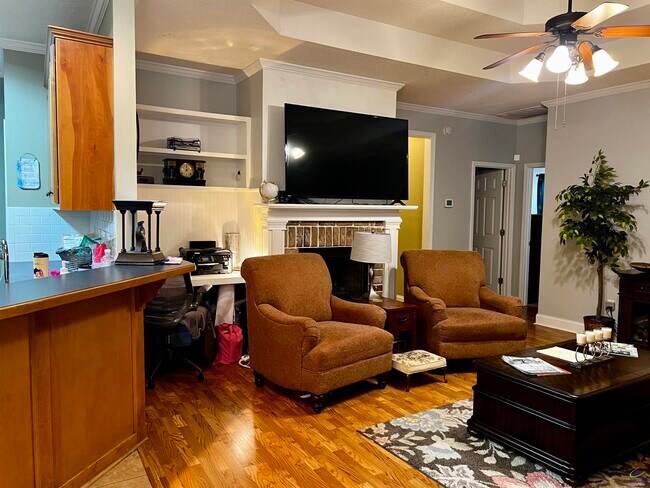 Foto del edificio - 123 Montrose Ln