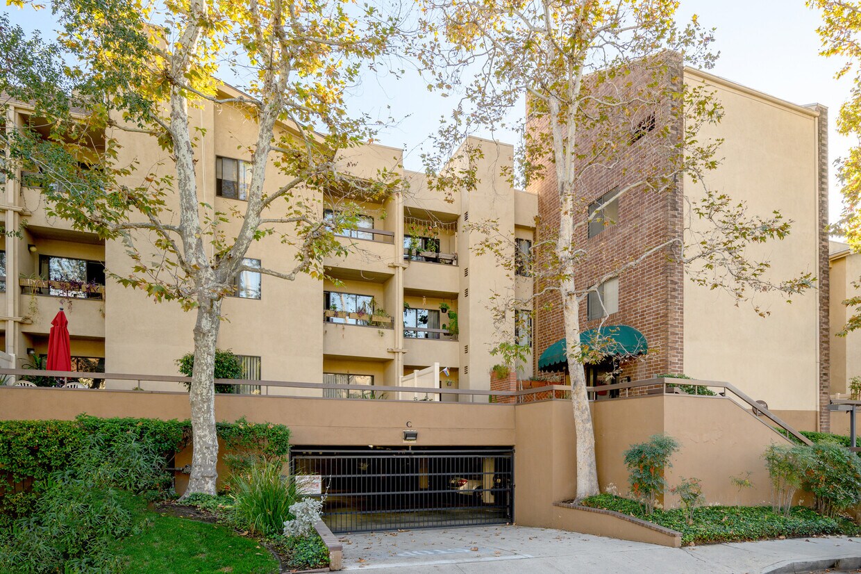 460 Oak St Unit 308, Glendale, CA 91204 Condo for Rent in Glendale