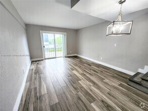 Building Photo - 1201 SW 42nd Ave