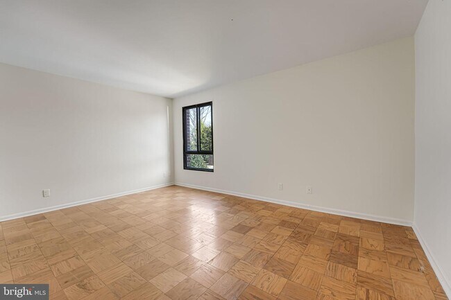 Foto del edificio - 7800 Dassett Ct