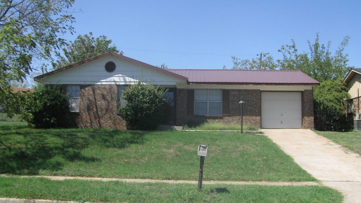 Primary Photo - 18517 E Admiral Blvd