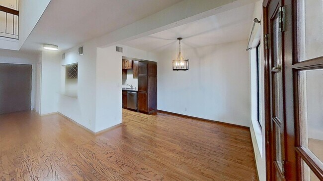 Building Photo - Studio City, 1Bed and 1.5 Bath Condo!