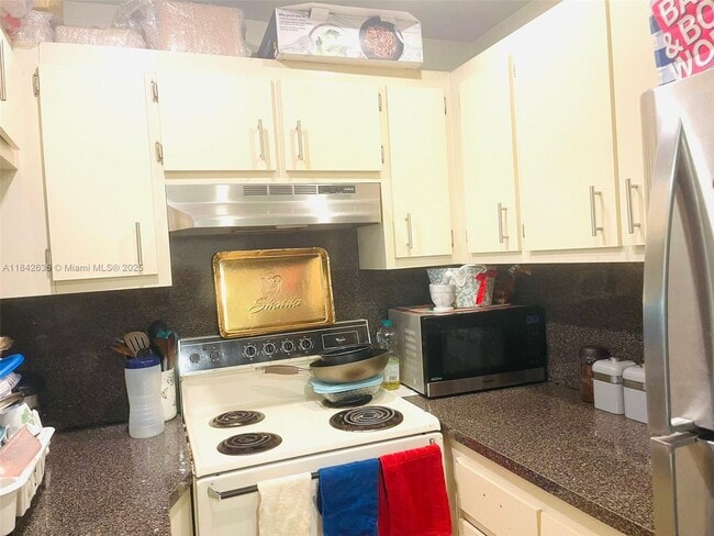 Foto del edificio - 10023 Winding Lake Rd