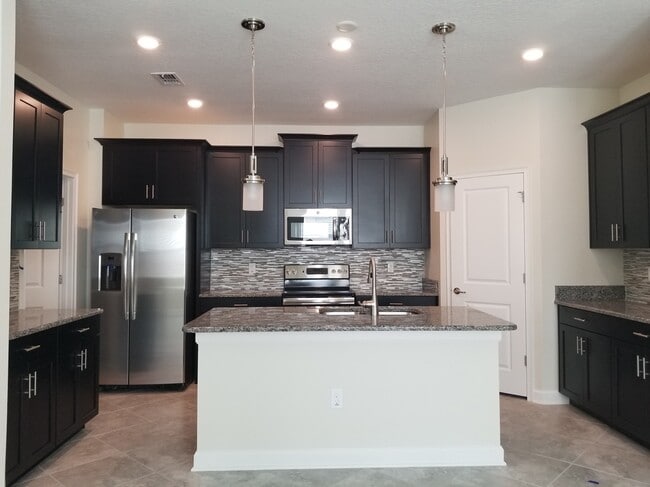 Building Photo - Must See Oaks at Moss Park Home!