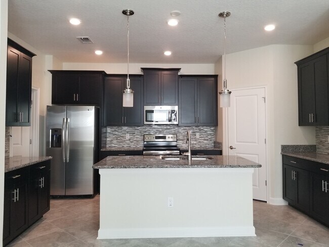 Foto del edificio - Must See Oaks at Moss Park Home!