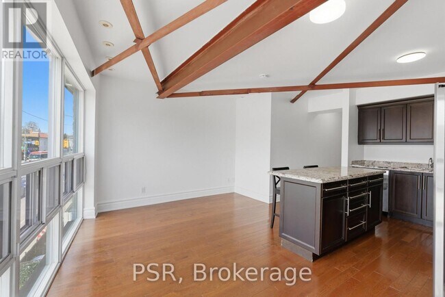 Building Photo - 2541 Yonge St