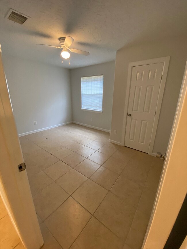 Building Photo - 10843 Fairland Dr