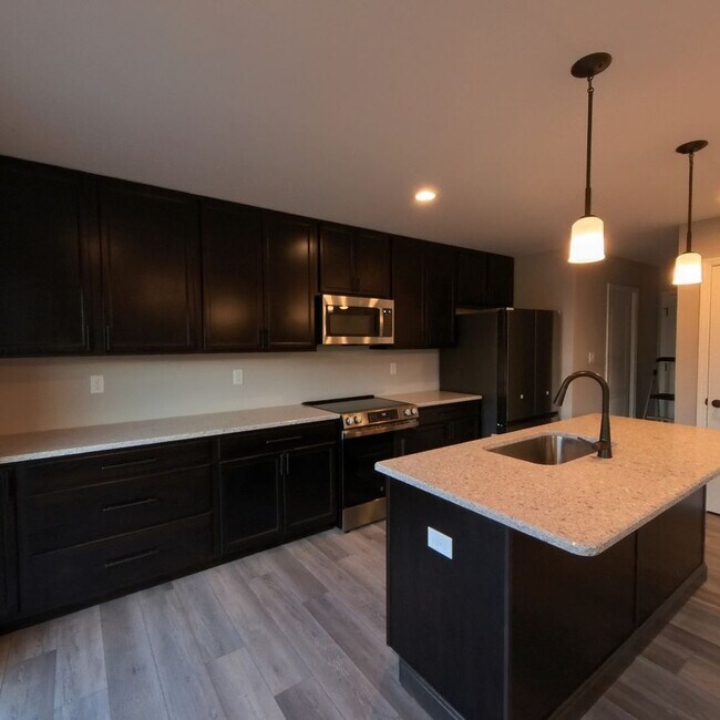 Building Photo - Charming Brand-New 3BR Home in the Heart o...