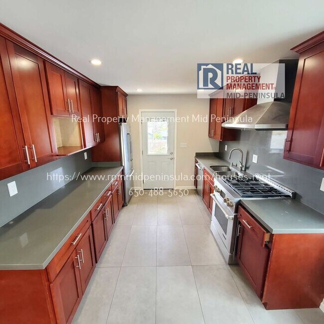 Building Photo - Beautiful 2 Bedroom / 1 Bath Duplex in Sou...