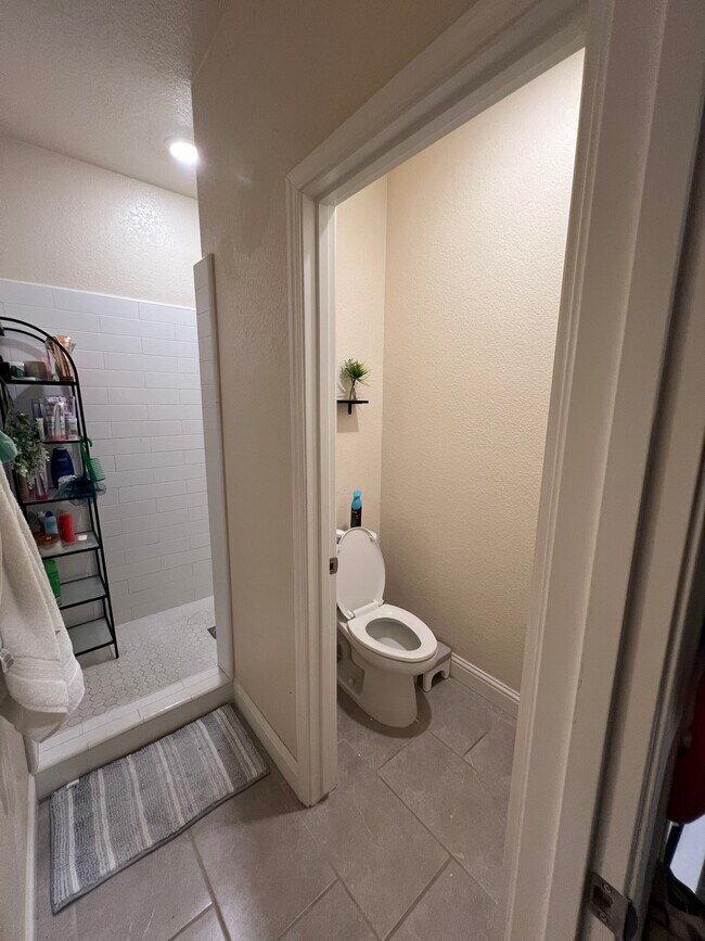 Foto del edificio - 432 Noble Dr