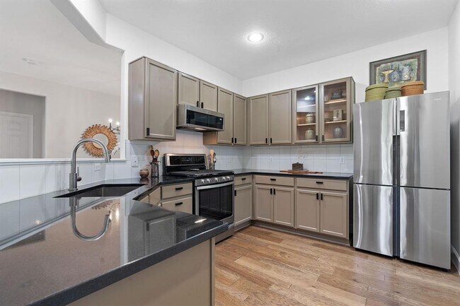Building Photo - 257 Bonham Loop