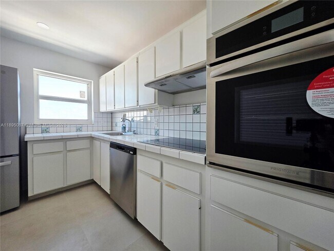 Foto del edificio - 245 18th St