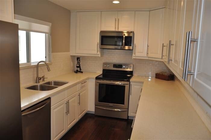 Primary Photo - 817 E Ave