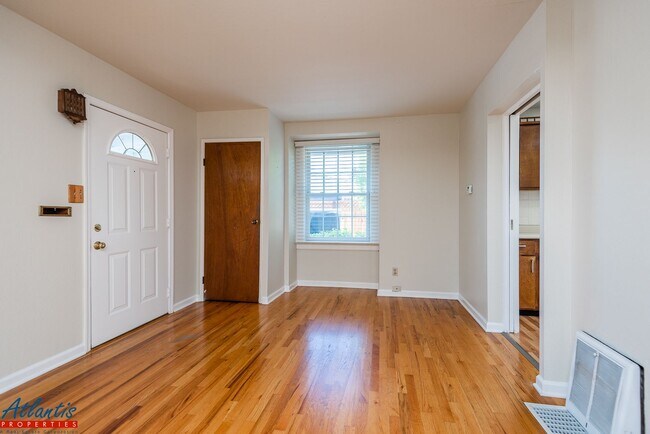 Building Photo - Lovely Home | Hardwood Flooring | Bonus Room