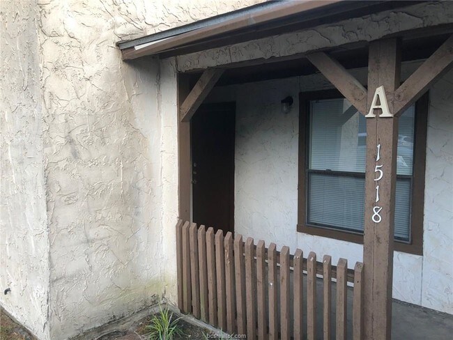 Building Photo - 1518 Pine Ridge Dr