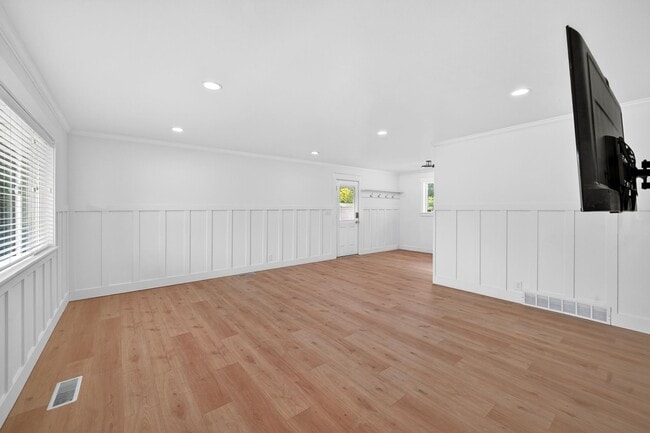 Building Photo - 281 W 2000 S St