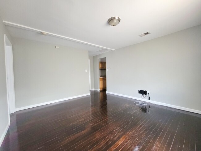 LR - 13-3 Beekman St