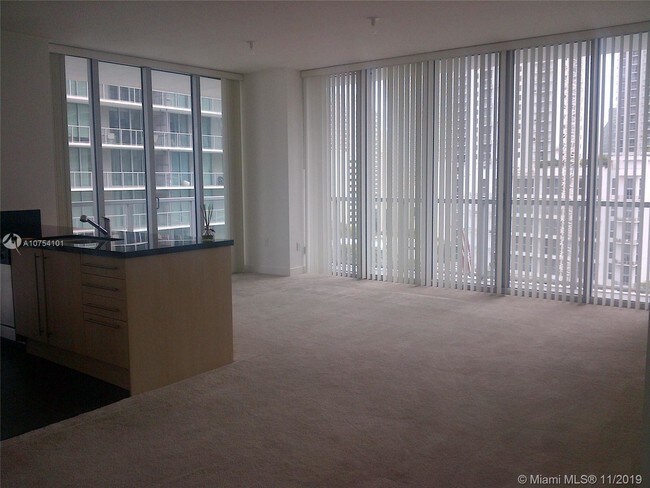 Foto del edificio - 79 SW 12th St