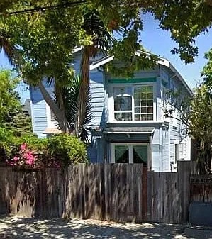 House with 2 units - 2411 8th St