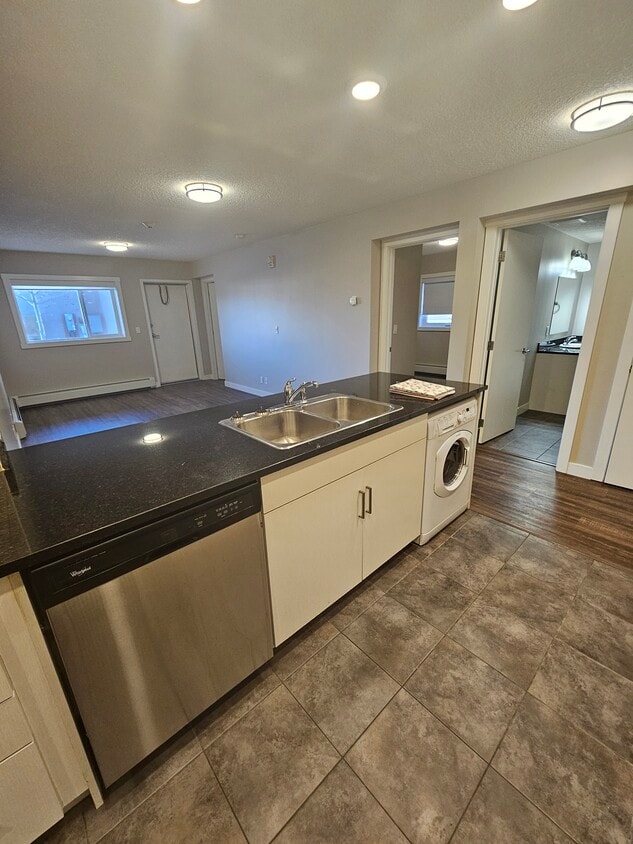 Primary Photo - 16315 96A Av NW