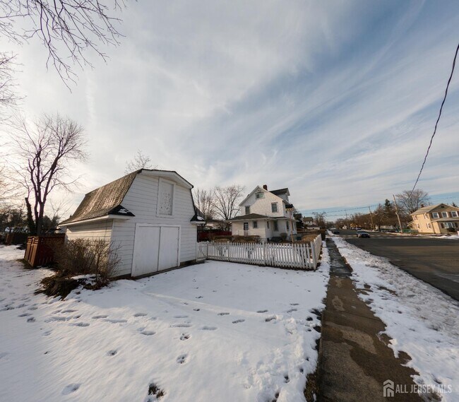 Building Photo - 15 Sedgwick St
