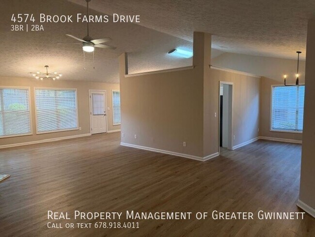Foto del edificio - 4574 Brook Farms Dr