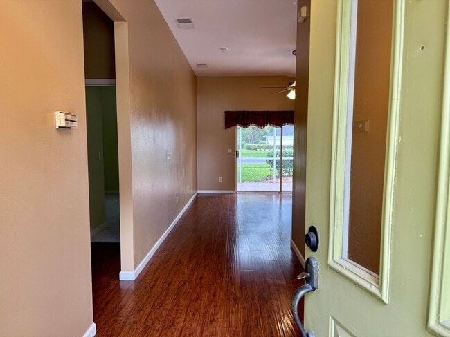 Building Photo - IMMACULATE 2 Bedroom / 2 Bathroom in Count...