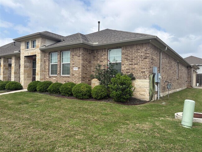 Foto del edificio - 9200 Margaret Jewel Ln