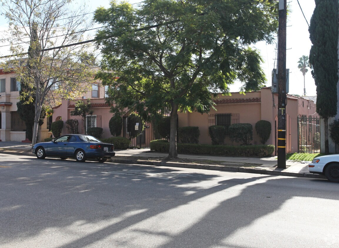 Foto del edificio - 4760 Franklin Ave