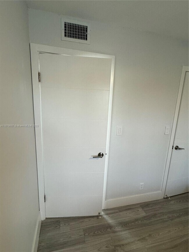 Foto del edificio - 3720 N Pine Island Rd