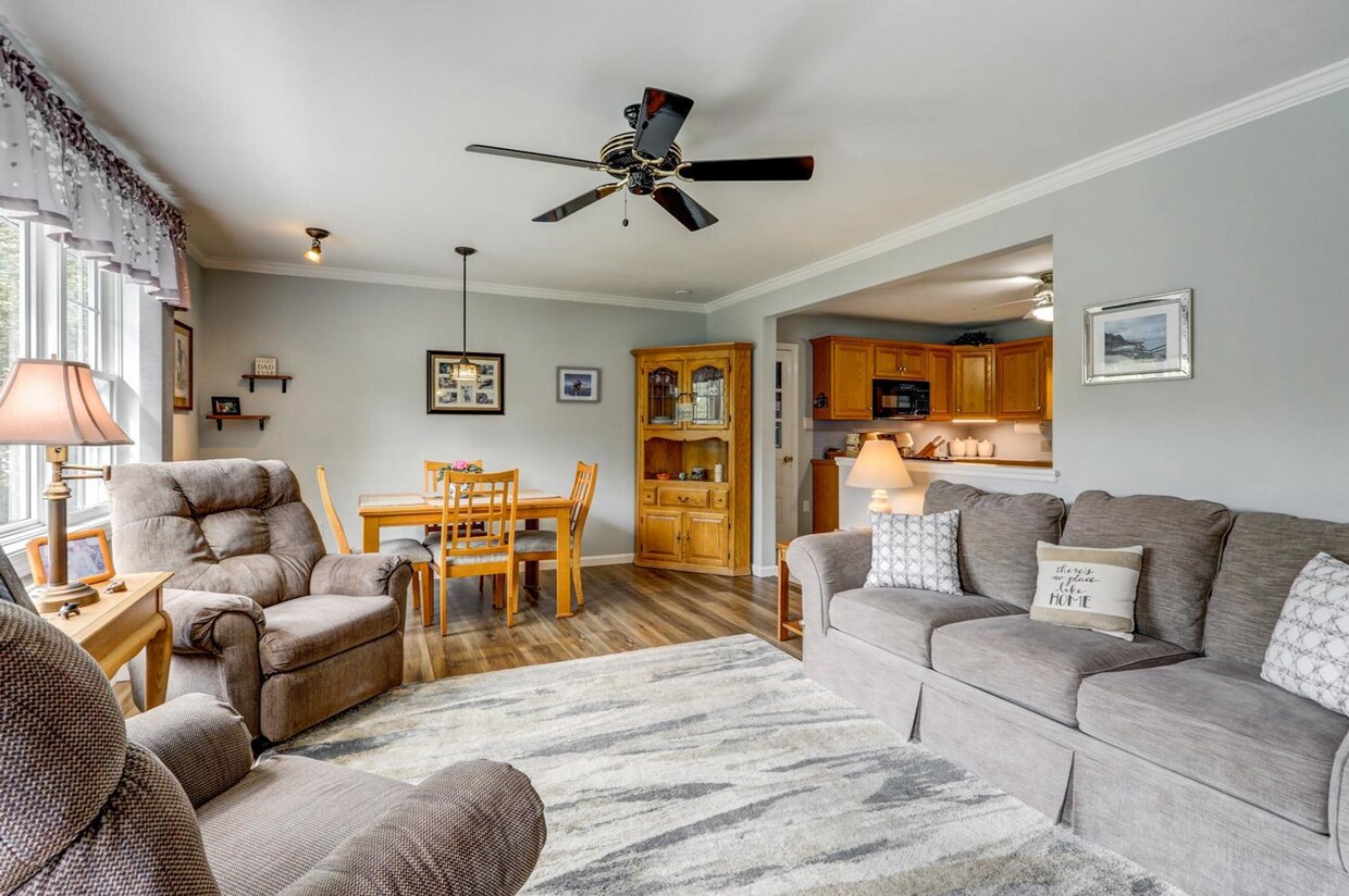 Primary Photo - Beautiful 3 Bedroom 2 Bath Single Family H...