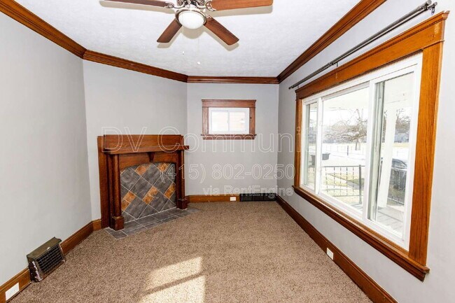 Foto del edificio - 3102 Montclair Ave