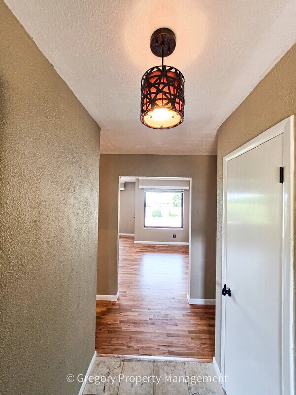 Foto del edificio - 1715 Holbrook Ave