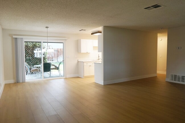 Building Photo - 51815 Avenida Martinez