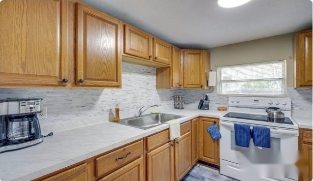 Foto del edificio - 6613 Grace Ln
