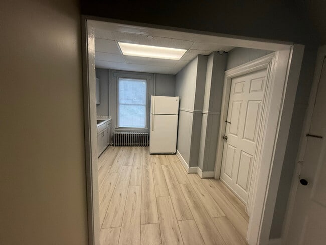 Building Photo - 762 Main St