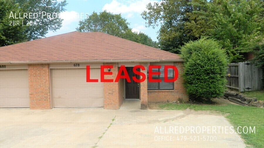 Primary Photo - Located Close to the U of A and Downtown F...