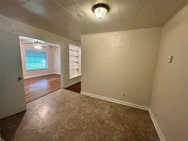 Foto del edificio - 1350 Classen Blvd