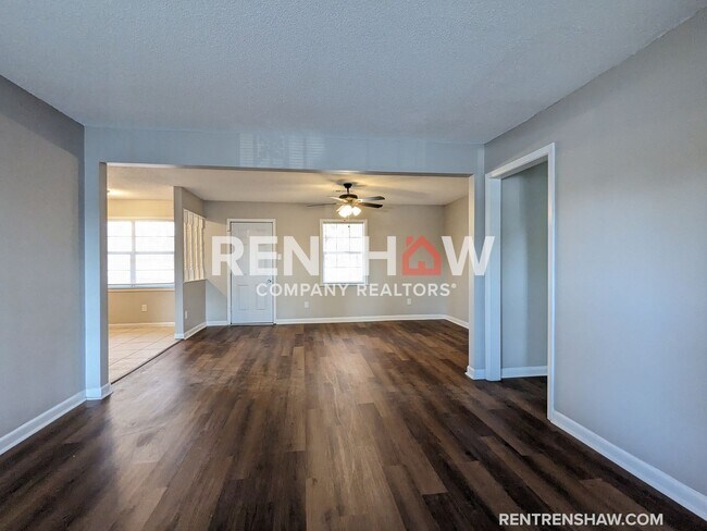 Foto del edificio - 4992 Holly Ridge - 3 Bed / 1 Bath - Half O...