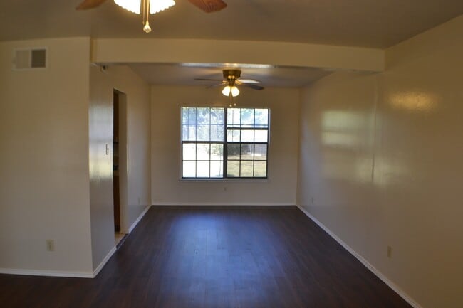Building Photo - 1515 Bandera Dr
