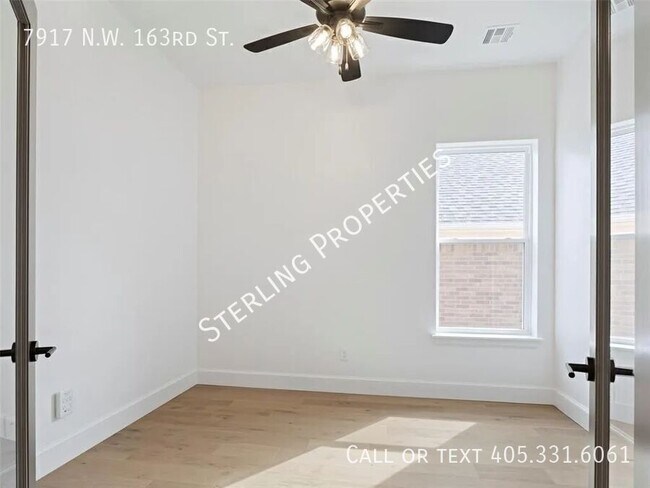 Foto del edificio - 7917 NW 163rd St