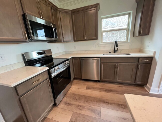 Foto del edificio - 4 Bed 2 Full baths