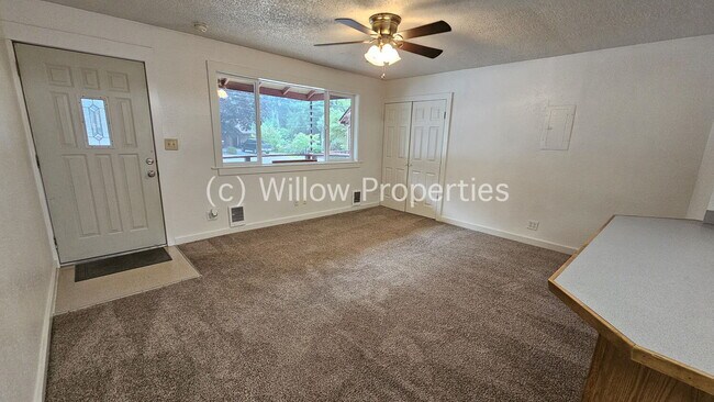 Foto del edificio - Lakewood Studio w/ walking distance to wat...
