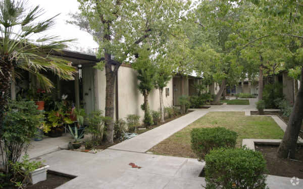 Primary Photo - Maroa Lanai Apartments
