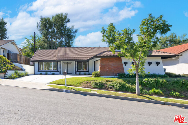 Building Photo - 330 W Country Hills Dr