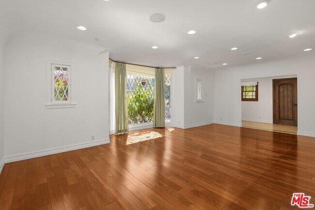 Foto del edificio - 512 N Linden Dr