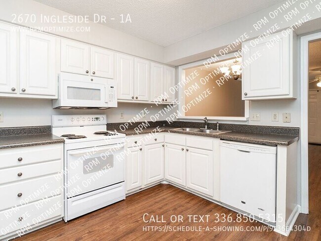 Building Photo - 2670 Ingleside Dr