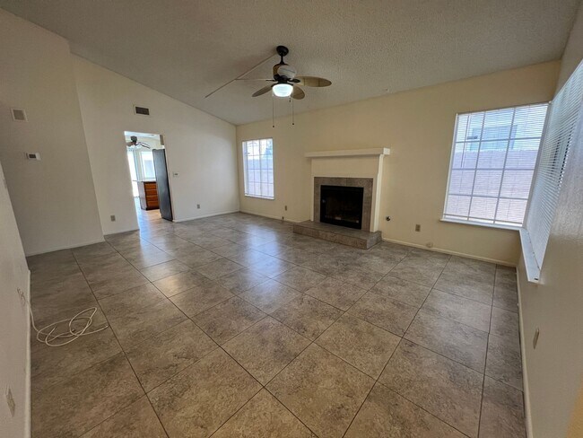 Building Photo - Hard to Find, Single Story Pool and Spa Home