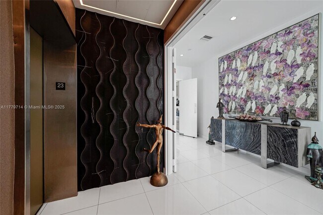 Building Photo - 900 Brickell Key Blvd