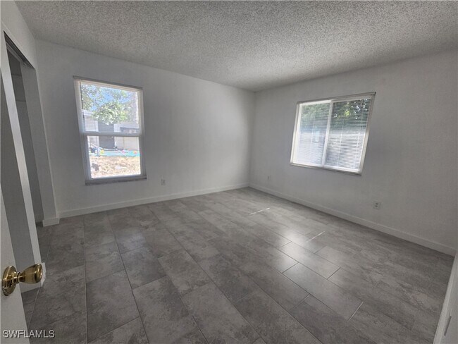 Building Photo - 18540 Miami Blvd
